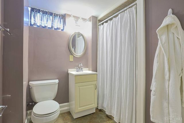 1242 Garden Circle, Wyoming, OH 45215