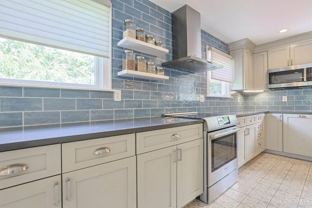 1242 Garden Circle, Wyoming, OH 45215