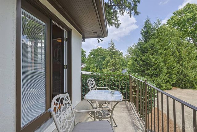 1242 Garden Circle, Wyoming, OH 45215