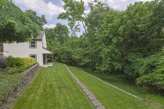 1242 Garden Circle, Wyoming, OH 45215
