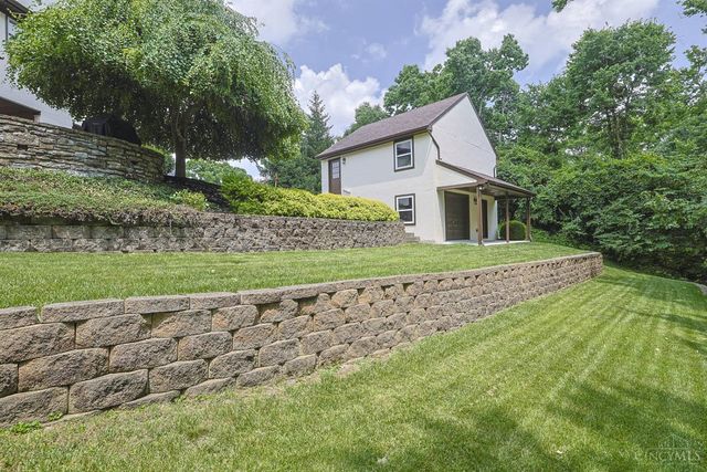 1242 Garden Circle, Wyoming, OH 45215