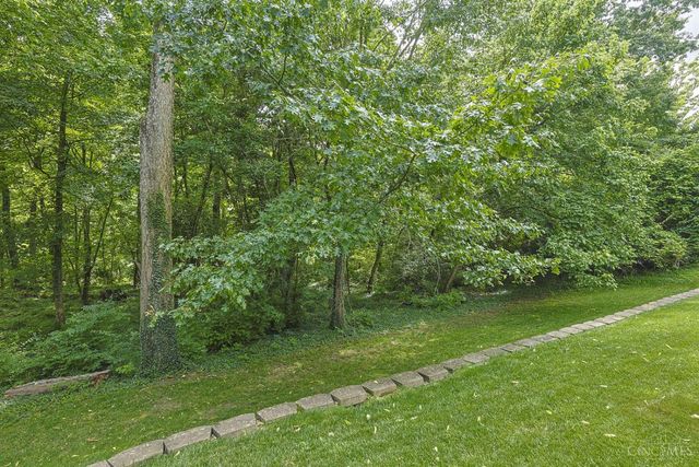 1242 Garden Circle, Wyoming, OH 45215