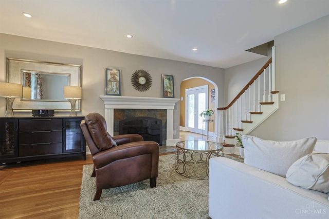 1242 Garden Circle, Wyoming, OH 45215