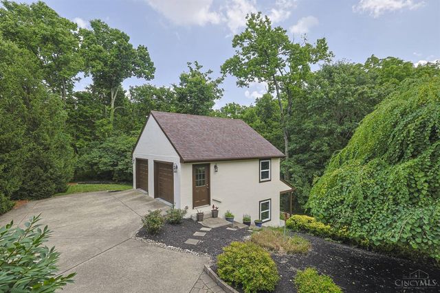 1242 Garden Circle, Wyoming, OH 45215