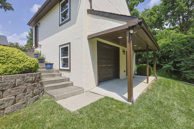 1242 Garden Circle, Wyoming, OH 45215