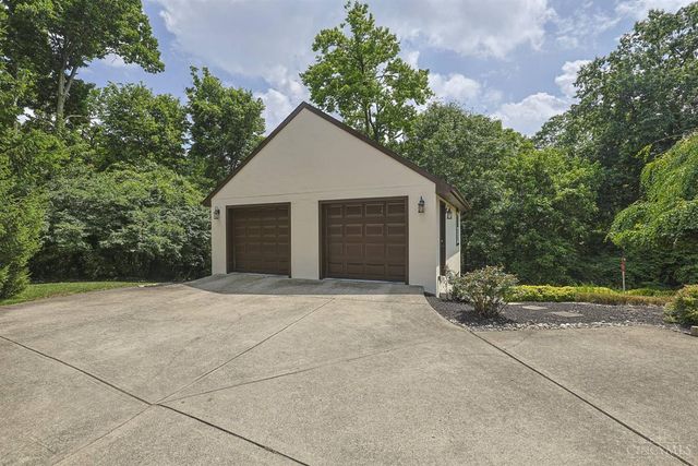 1242 Garden Circle, Wyoming, OH 45215