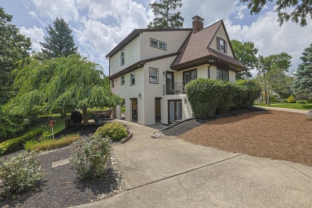 1242 Garden Circle, Wyoming, OH 45215