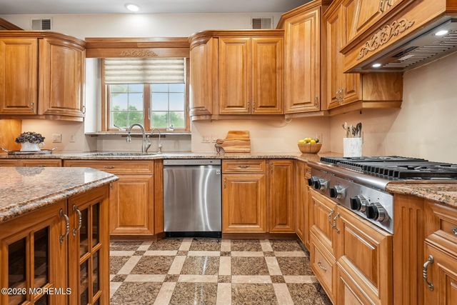 42 Indian Path, Monroe, NJ 08831