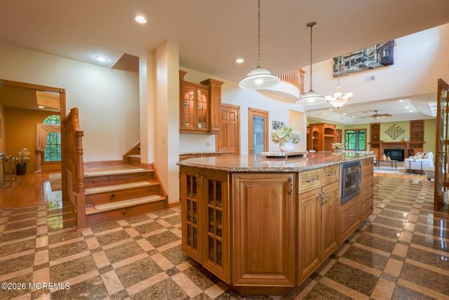 42 Indian Path, Monroe, NJ 08831