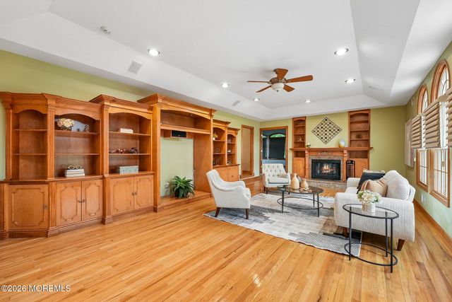 42 Indian Path, Monroe, NJ 08831