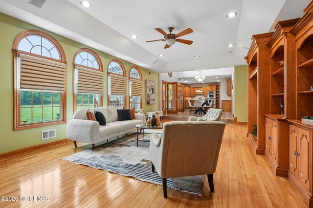 42 Indian Path, Monroe, NJ 08831