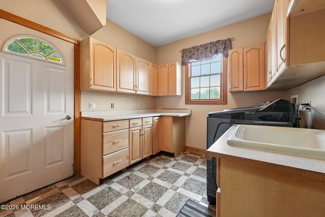 42 Indian Path, Monroe, NJ 08831