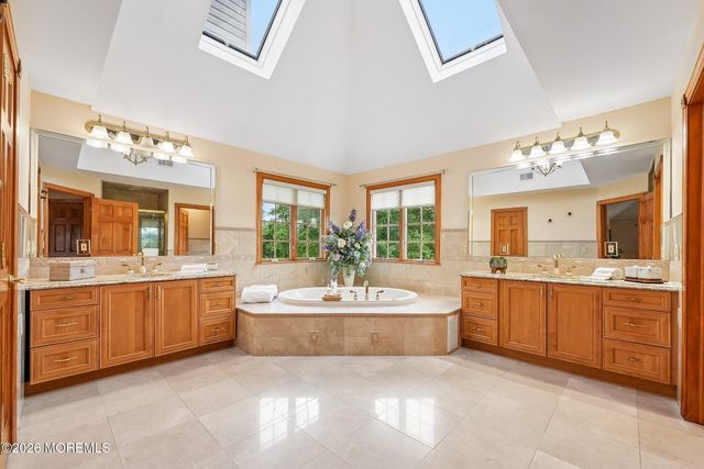 42 Indian Path, Monroe, NJ 08831