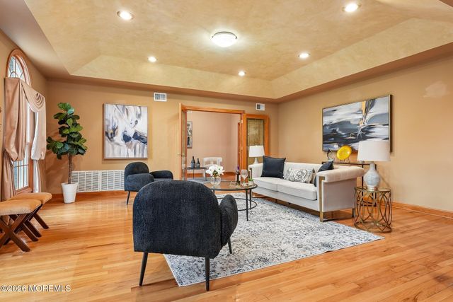 42 Indian Path, Monroe, NJ 08831