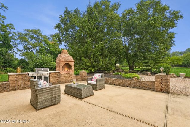 42 Indian Path, Monroe, NJ 08831