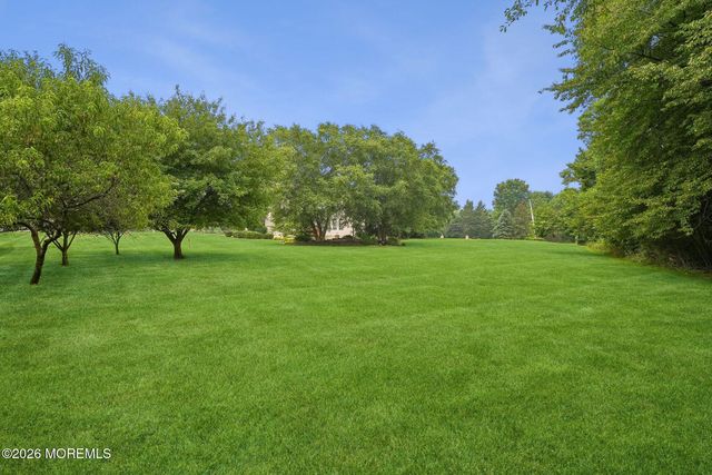 42 Indian Path, Monroe, NJ 08831