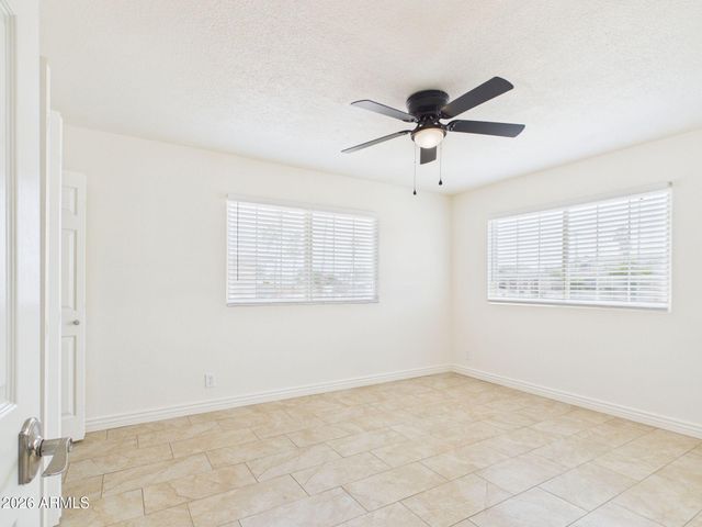 3122 E Shangri La Road, Phoenix, AZ 85028