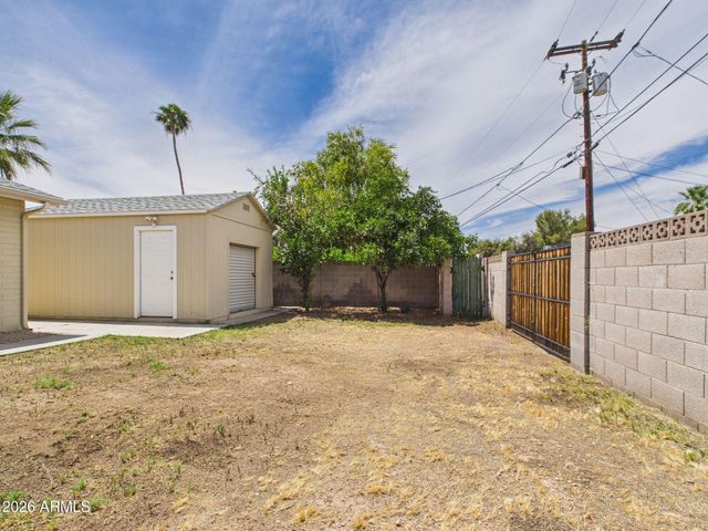 3122 E Shangri La Road, Phoenix, AZ 85028