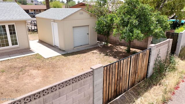 3122 E Shangri La Road, Phoenix, AZ 85028