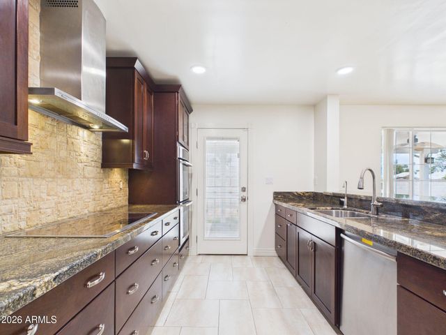 3122 E Shangri La Road, Phoenix, AZ 85028