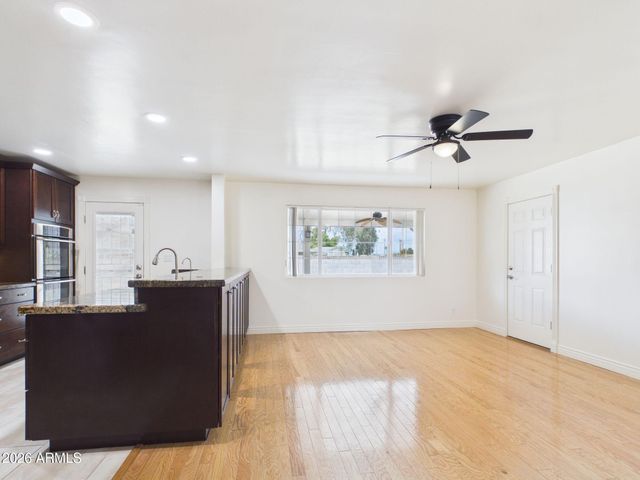 3122 E Shangri La Road, Phoenix, AZ 85028