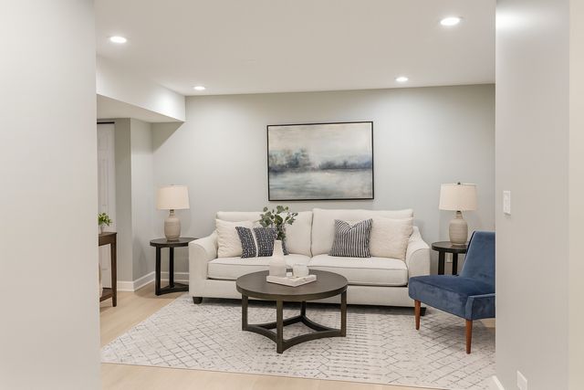 1506 E 72nd Place, Chicago, IL 60619