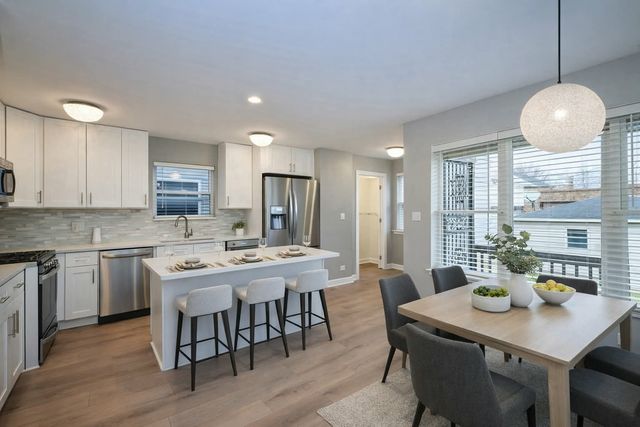 1506 E 72nd Place, Chicago, IL 60619