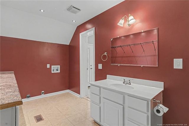 5550 Hedrick Drive, Fayetteville, NC 28303