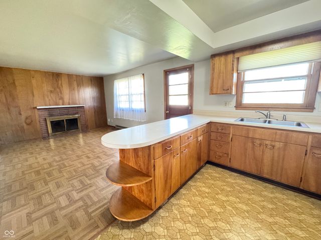 1312 Rocky Ford Road, Columbus, IN 47203