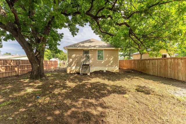 1502 Adelaide Drive, Dallas, TX 75216