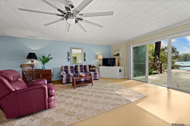 10304 Paradise Ln, St Francisville, LA 70775