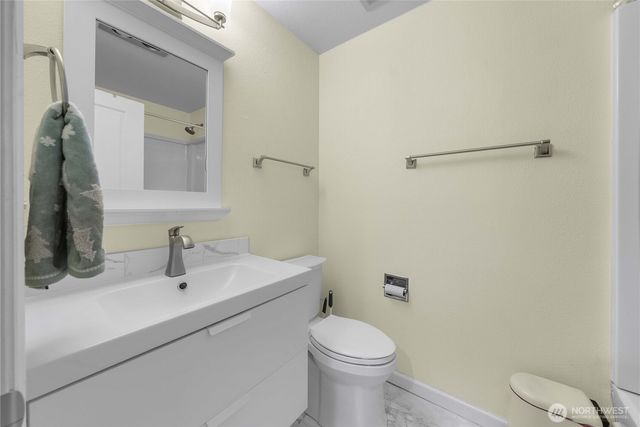 2822 Garden Court #B, Steilacoom, WA 98388