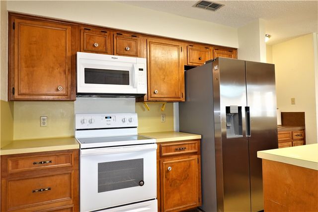 2202 Aspen Dr, Portland, TX 78374