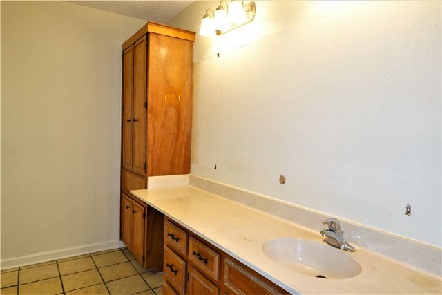 2202 Aspen Dr, Portland, TX 78374