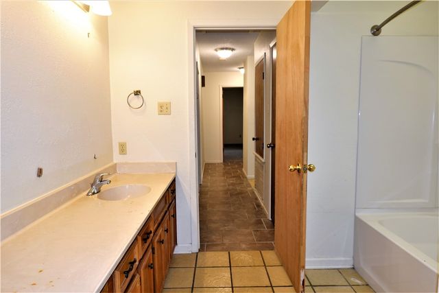 2202 Aspen Dr, Portland, TX 78374