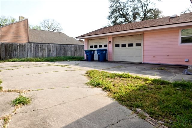 2202 Aspen Dr, Portland, TX 78374