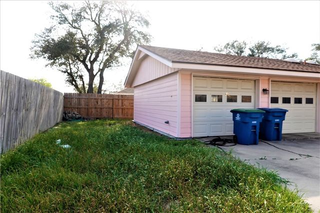 2202 Aspen Dr, Portland, TX 78374