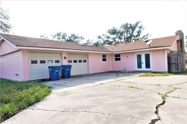 2202 Aspen Dr, Portland, TX 78374