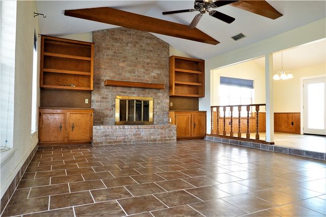 2202 Aspen Dr, Portland, TX 78374