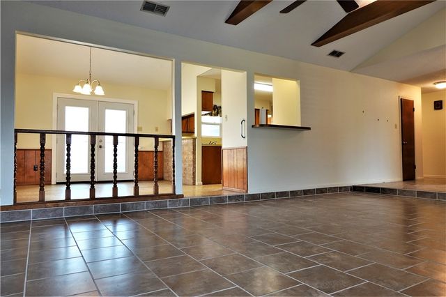 2202 Aspen Dr, Portland, TX 78374