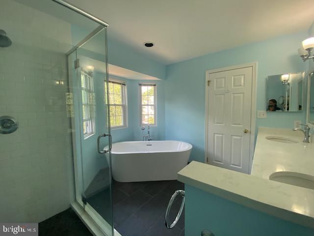 6 WYCKOFF DR, Pennington, NJ 08534