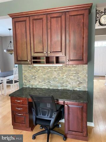 6 WYCKOFF DR, Pennington, NJ 08534