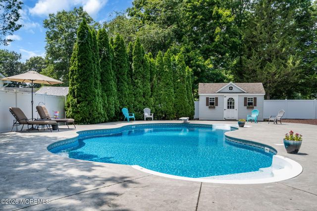 6 Harvest Court, Jackson, NJ 08527