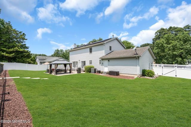 6 Harvest Court, Jackson, NJ 08527
