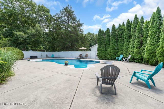 6 Harvest Court, Jackson, NJ 08527