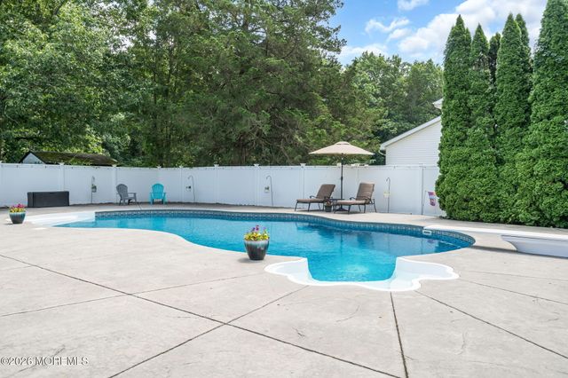 6 Harvest Court, Jackson, NJ 08527