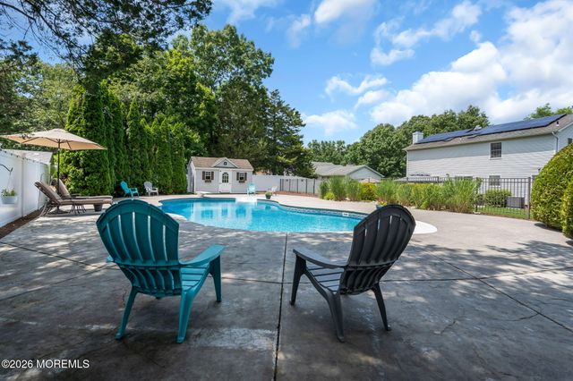 6 Harvest Court, Jackson, NJ 08527