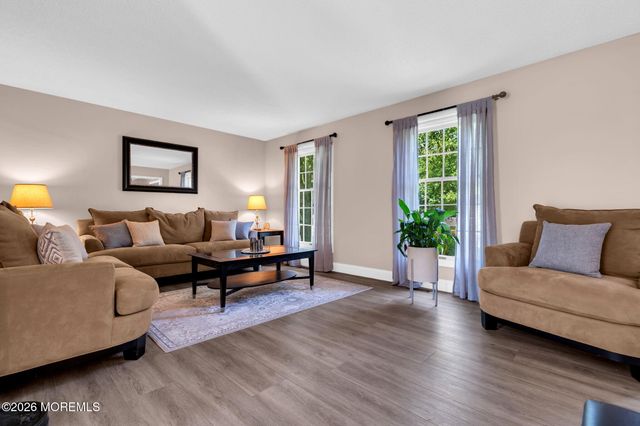 6 Harvest Court, Jackson, NJ 08527
