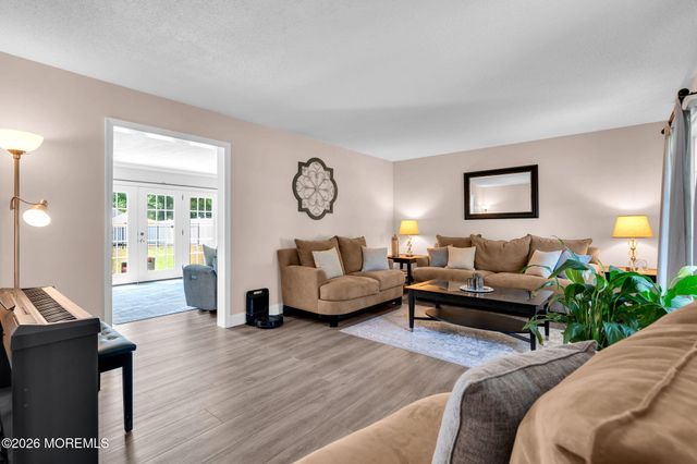 6 Harvest Court, Jackson, NJ 08527