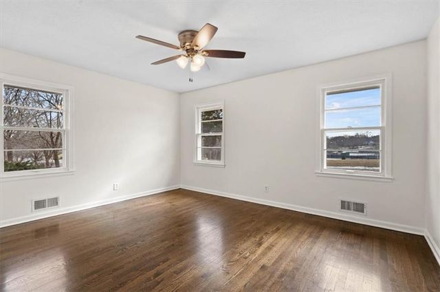 9052 E 59th Street, Raytown, MO 64133